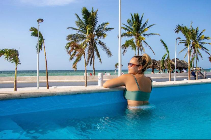 Tropical Suites, Progreso