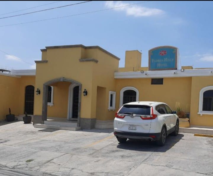 Flores Hills, Monclova